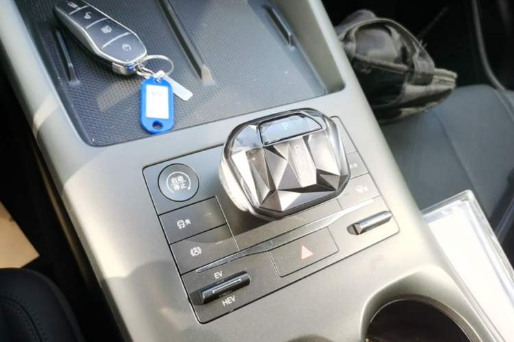 Used BYD Qin PLUS 2025 DM-i Smart Drive 55KM Leading Model Gear Lever