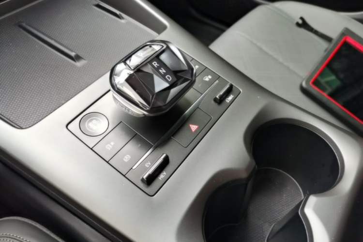 Used BYD Qin PLUS 2025 DM-i Smart Drive 55KM Leading Model Gear Lever