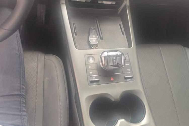 Used BYD Qin PLUS 2025 DM-i Smart Drive 55KM Leading Model Gear Lever