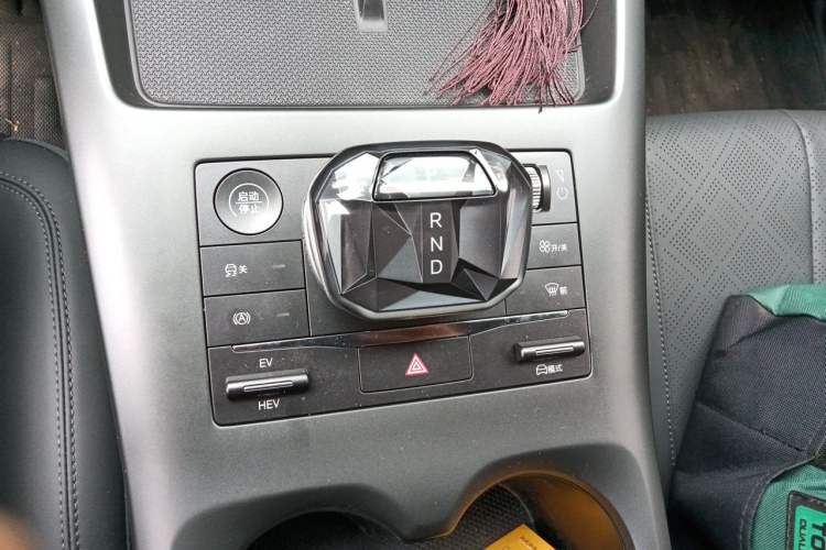 Used BYD Qin PLUS 2025 DM-i Smart Drive 55KM Leading Model Gear Lever