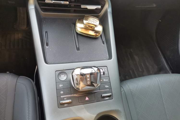 Used BYD Qin PLUS 2025 DM-i Smart Drive 55KM Leading Model Gear Lever