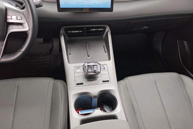 Used BYD Qin PLUS 2025 DM-i Smart Drive 55KM Leading Model Gear Lever