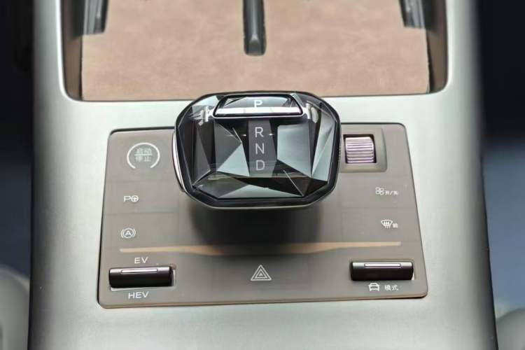Used BYD Qin PLUS 2025 DM-i Smart Drive 55KM Beyond Model Gear Lever