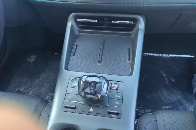 Used BYD Qin PLUS 2025 DM-i Smart Drive 55KM Leading Model Gear Lever