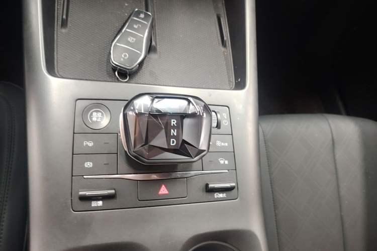 Used BYD Qin PLUS 2025 EV Smart Drive Edition 420KM Leading Model Gear Lever