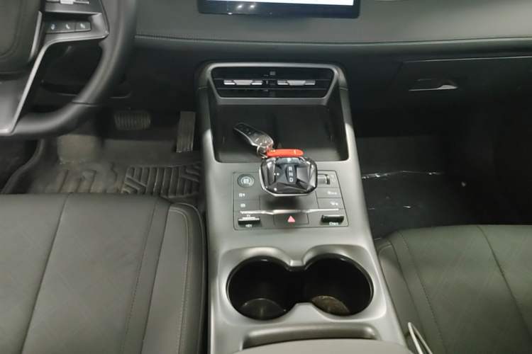 Used BYD Qin PLUS 2025 DM-i Smart Drive 55KM Leading Model Gear Lever