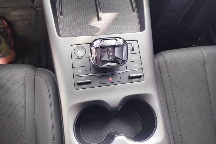 Used BYD Qin PLUS 2025 DM-i Smart Drive 55KM Leading Model Gear Lever