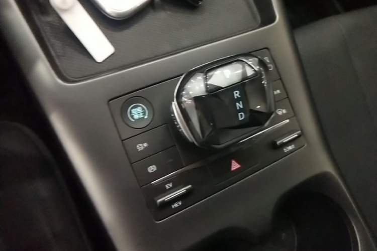 Used BYD Qin PLUS 2025 DM-i Smart Drive 55KM Leading Model Gear Lever