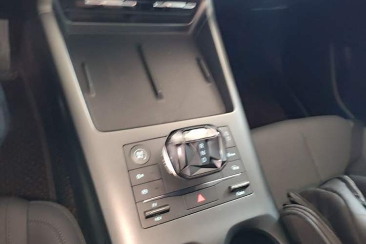Used BYD Qin PLUS 2025 DM-i Smart Drive 55KM Leading Model Gear Lever