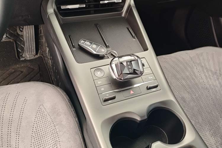 Used BYD Qin PLUS 2025 DM-i Smart Drive 55KM Leading Model Gear Lever