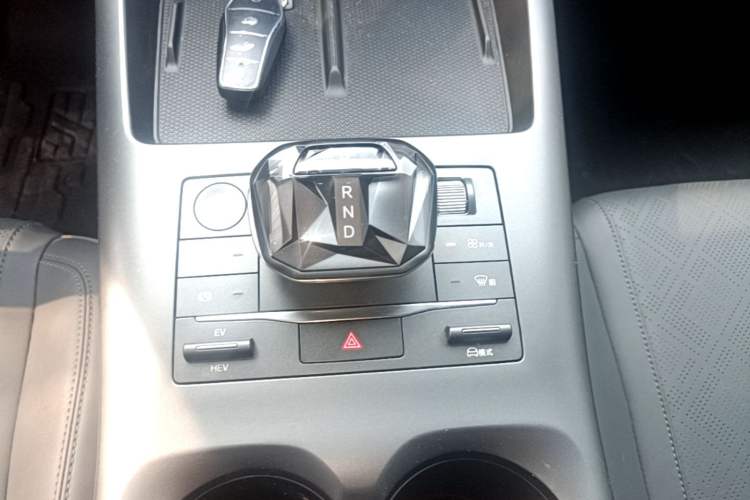 Used BYD Qin PLUS 2025 DM-i Smart Drive 55KM Leading Model Gear Lever