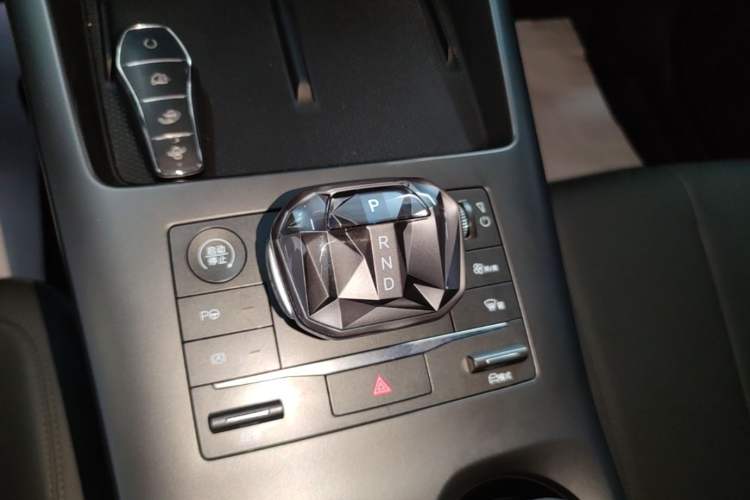 Used BYD Qin PLUS 2025 EV Smart Drive Edition 510KM Leading Model Gear Lever