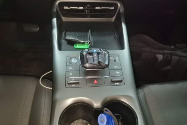 Used BYD Qin PLUS 2025 DM-i Smart Drive 55KM Leading Model Gear Lever