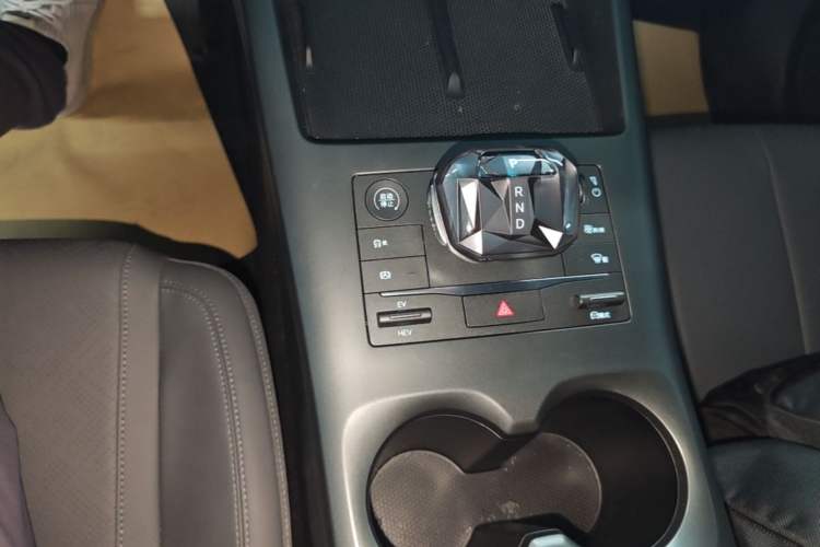 Used BYD Qin PLUS 2025 DM-i Smart Drive 55KM Leading Model Gear Lever
