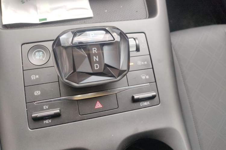 Used BYD Qin PLUS 2025 DM-i Smart Drive 55KM Leading Model Gear Lever