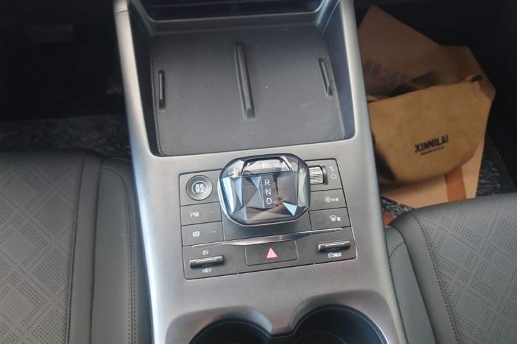 Used BYD Qin PLUS 2025 DM-i Smart Drive 120KM Superior Model Gear Lever