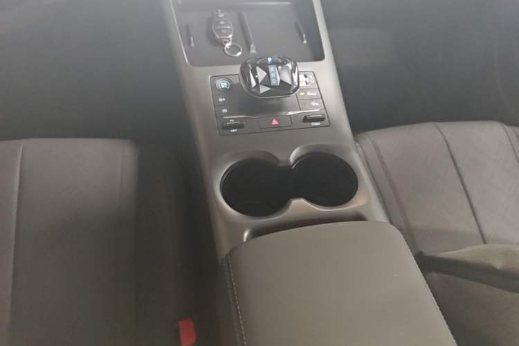 Used BYD Qin PLUS 2025 DM-i Smart Drive 55KM Leading Model Gear Lever