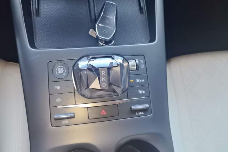 Used BYD Qin PLUS 2025 EV Smart Drive Edition 510KM Leading Model Gear Lever