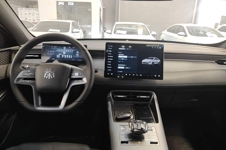 Used BYD Qin PLUS 2025 EV Smart Drive Edition 510KM Leading Model Gear Lever
