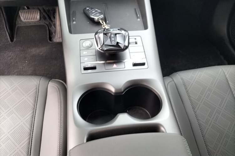 Used BYD Qin PLUS 2025 DM-i Smart Drive 55KM Leading Model Gear Lever