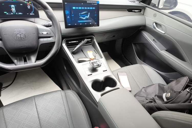 Used BYD Qin PLUS 2025 DM-i Smart Drive 55KM Leading Model Gear Lever