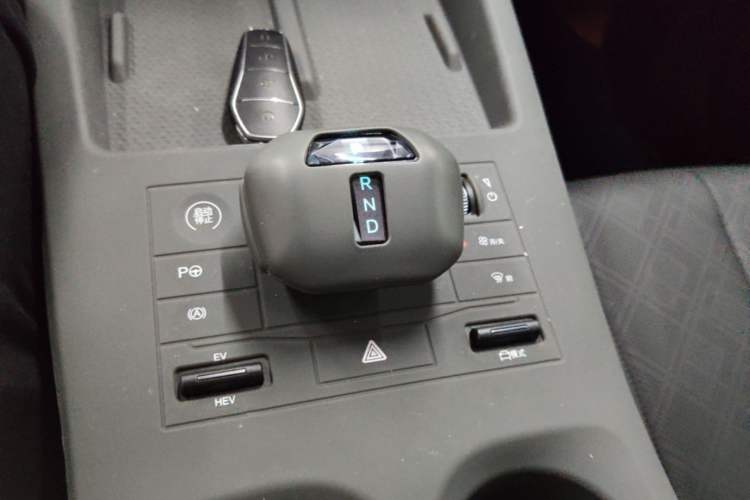 Used BYD Qin PLUS 2025 DM-i Smart Drive 55KM Leading Model Gear Lever