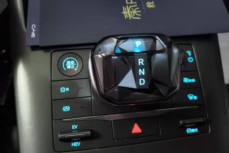 Used BYD Qin PLUS 2025 DM-i Smart Drive 55KM Leading Model Gear Lever