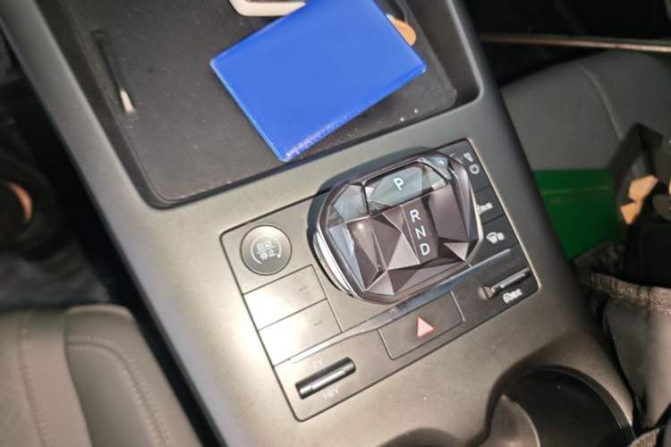 Used BYD Qin PLUS 2025 DM-i Smart Drive 55KM Leading Model Gear Lever