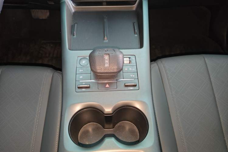 Used BYD Qin PLUS 2025 DM-i Smart Drive 55KM Leading Model Gear Lever
