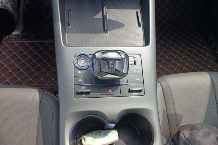 Used BYD Qin PLUS 2025 DM-i Smart Drive 55KM Leading Model Gear Lever