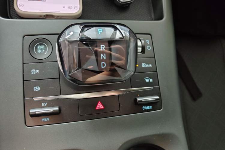 Used BYD Qin PLUS 2025 DM-i Smart Drive 55KM Leading Model Gear Lever