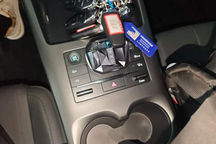 Used BYD Qin PLUS 2025 DM-i Smart Drive 55KM Leading Model Gear Lever