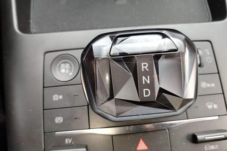 Used BYD Qin PLUS 2025 DM-i Smart Drive 55KM Leading Model Gear Lever