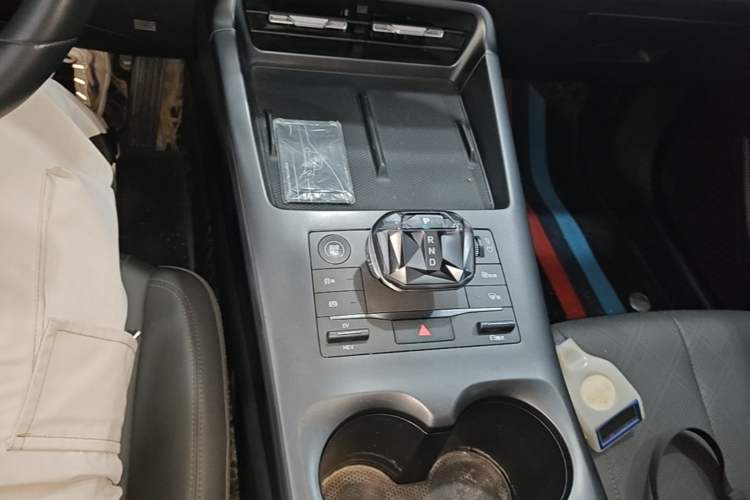 Used BYD Qin PLUS 2025 DM-i Smart Drive 55KM Leading Model Gear Lever