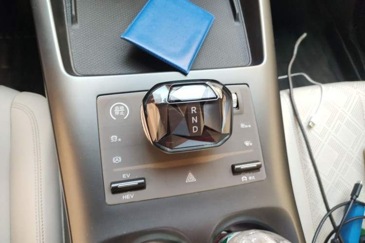 Used BYD Qin PLUS 2025 DM-i Smart Drive 55KM Leading Model Gear Lever