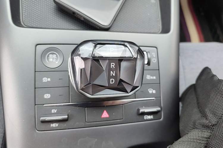 Used BYD Qin PLUS 2025 DM-i Smart Drive 55KM Leading Model Gear Lever