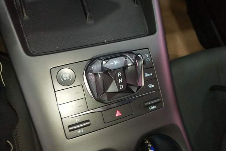 Used BYD Qin PLUS 2025 DM-i Smart Drive 55KM Leading Model Gear Lever