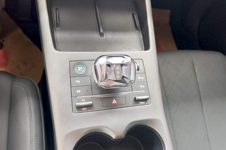 Used BYD Qin PLUS 2025 DM-i Smart Drive 120KM Superior Model Gear Lever