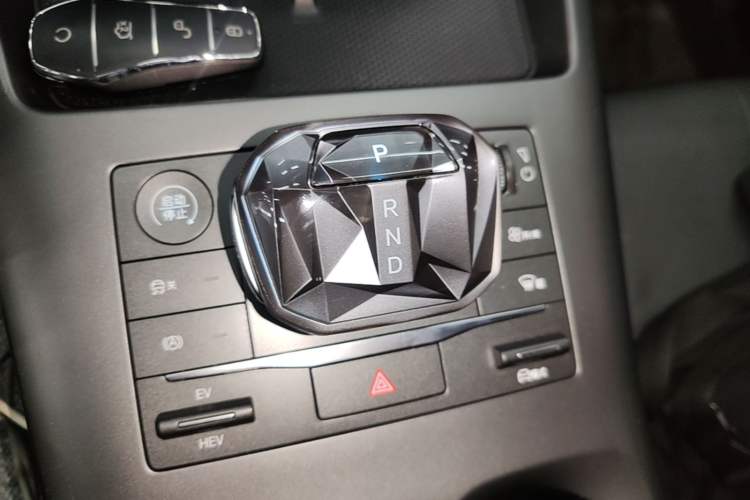 Used BYD Qin PLUS 2025 DM-i Smart Drive 55KM Leading Model Gear Lever