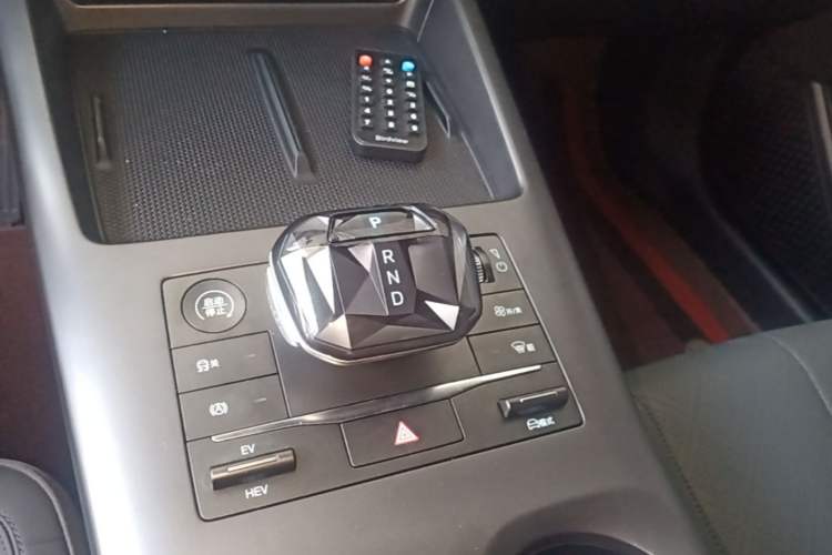Used BYD Qin PLUS 2025 DM-i Smart Drive 55KM Leading Model Gear Lever
