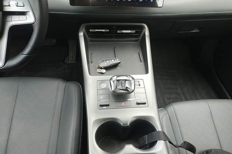 Used BYD Qin PLUS 2025 EV Smart Drive Edition 420KM Leading Model Gear Lever
