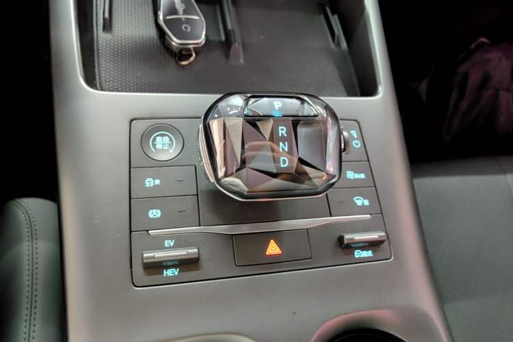 Used BYD Qin PLUS 2025 DM-i Smart Drive 55KM Leading Model Gear Lever