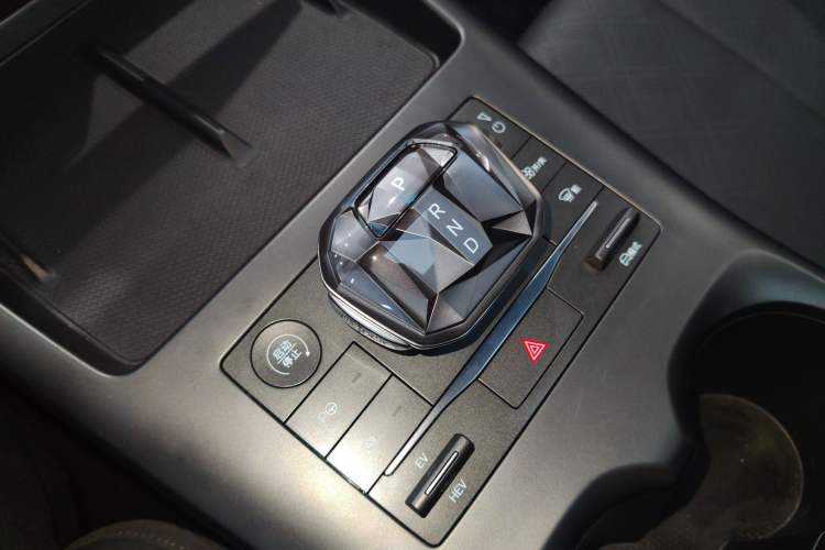 Used BYD Qin PLUS 2025 DM-i Smart Drive 120KM Superior Model Gear Lever