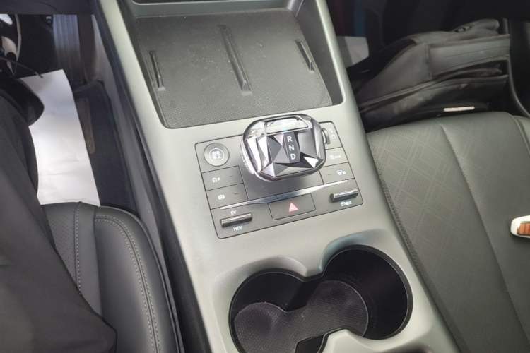 Used BYD Qin PLUS 2025 DM-i Smart Drive 55KM Leading Model Gear Lever