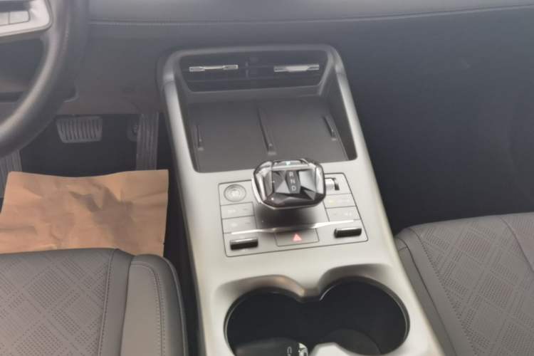 Used BYD Qin PLUS 2025 DM-i Smart Drive 55KM Leading Model Gear Lever