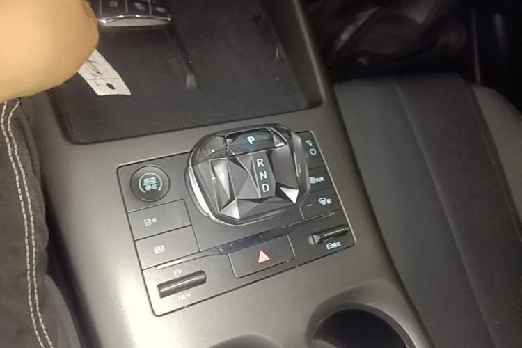 Used BYD Qin PLUS 2025 DM-i Smart Drive 55KM Leading Model Gear Lever