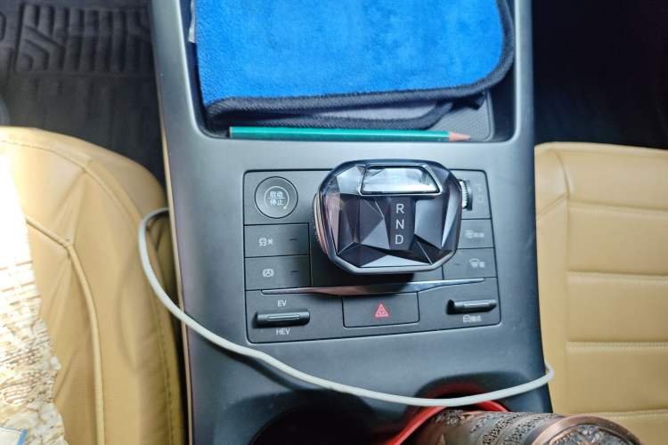 Used BYD Qin PLUS 2025 DM-i Smart Drive 55KM Leading Model Gear Lever