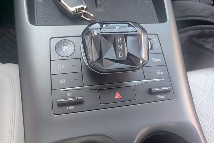 Used BYD Qin PLUS 2025 DM-i Smart Drive 55KM Leading Model Gear Lever