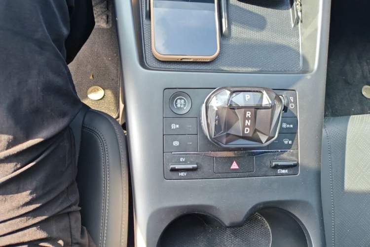 Used BYD Qin PLUS 2025 DM-i Smart Drive 55KM Leading Model Gear Lever