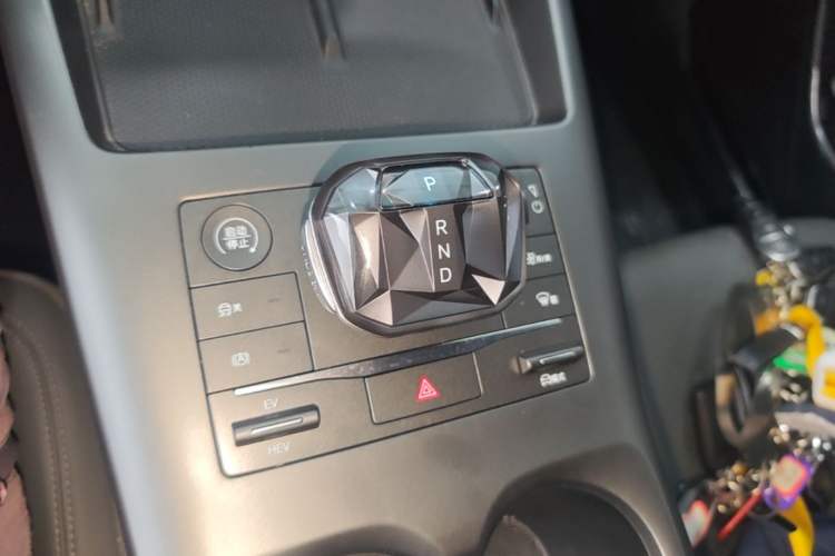 Used BYD Qin PLUS 2025 DM-i Smart Drive 55KM Leading Model Gear Lever